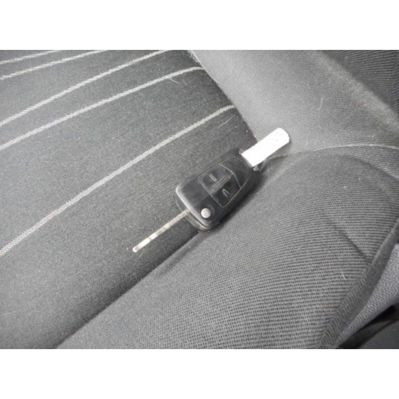 Serrure avant droit OPEL CORSA D Photo n°23
