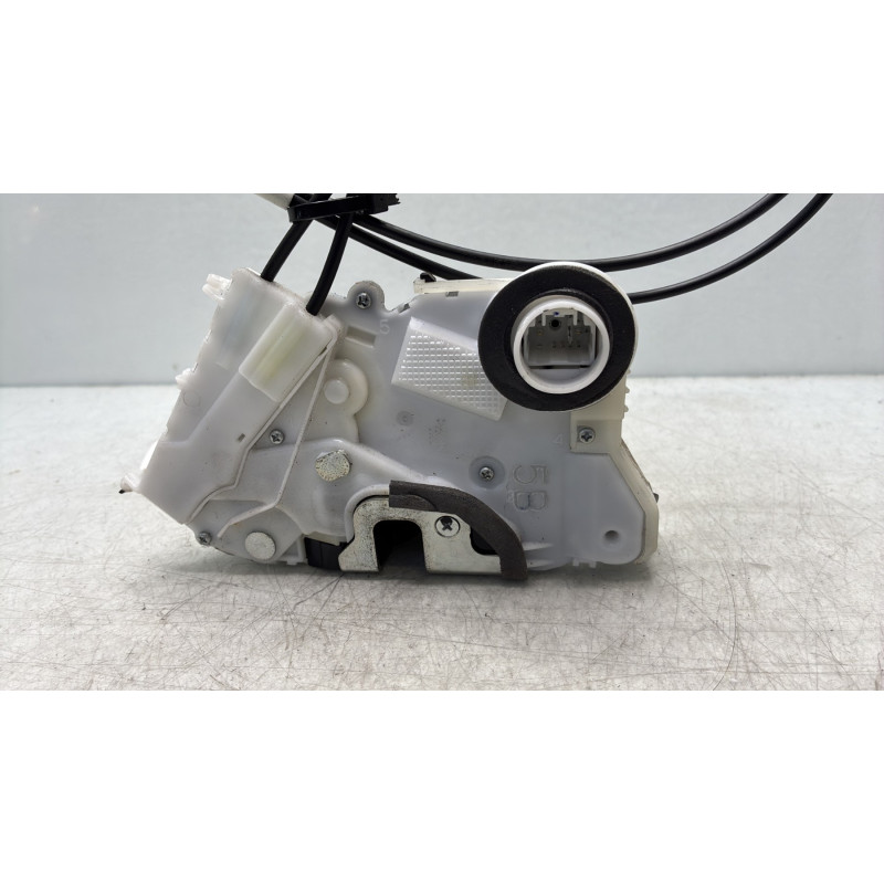 Serrure avant droit TOYOTA YARIS 3 Photo n°4