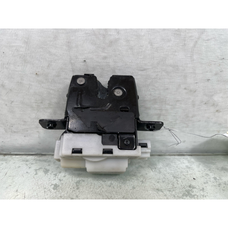 Serrure de coffre RENAULT CLIO 3 Photo n°4