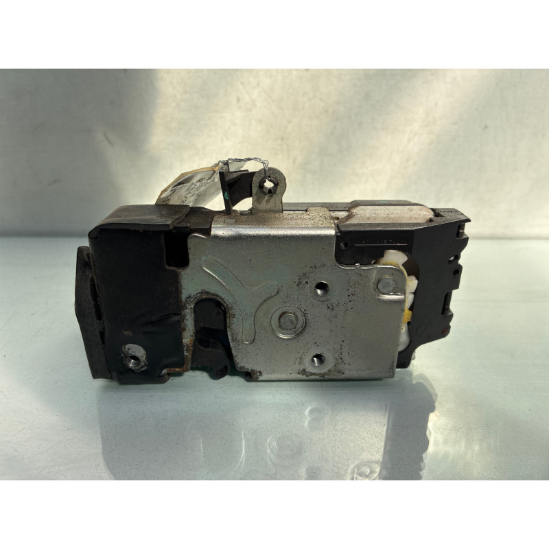 Serrure avant droit FORD FIESTA 5 Photo n°1