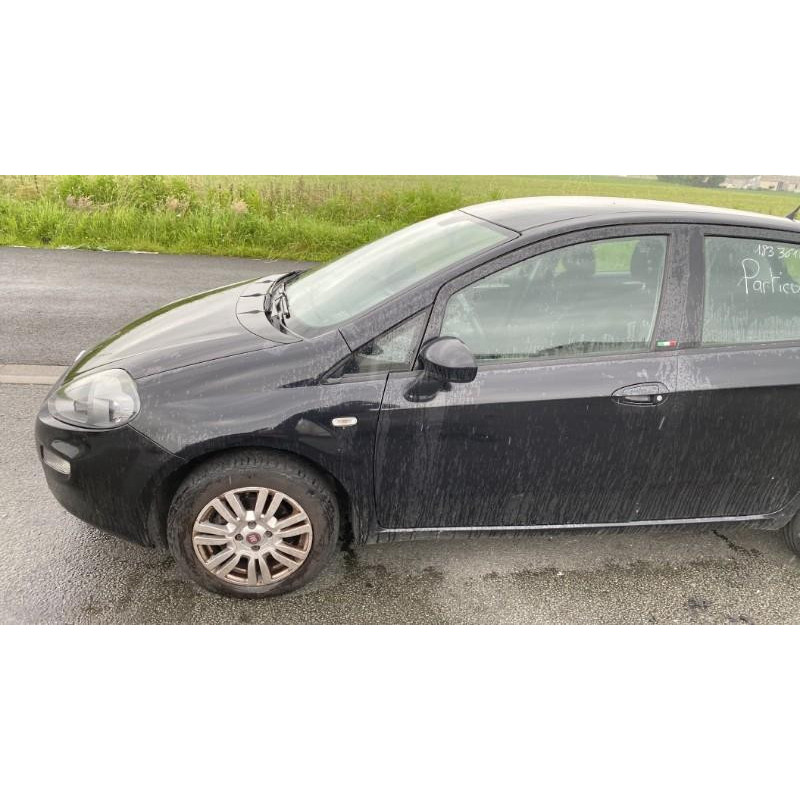 Anti brouillard arriere gauche FIAT PUNTO EVO 3 Photo n°18