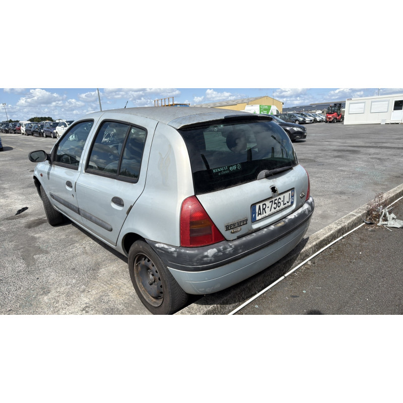 Aile avant droit RENAULT CLIO 2 Photo n°8