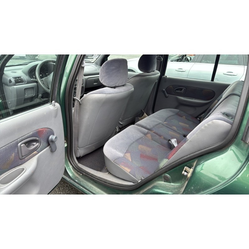 Calandre RENAULT CLIO 2 Photo n°15