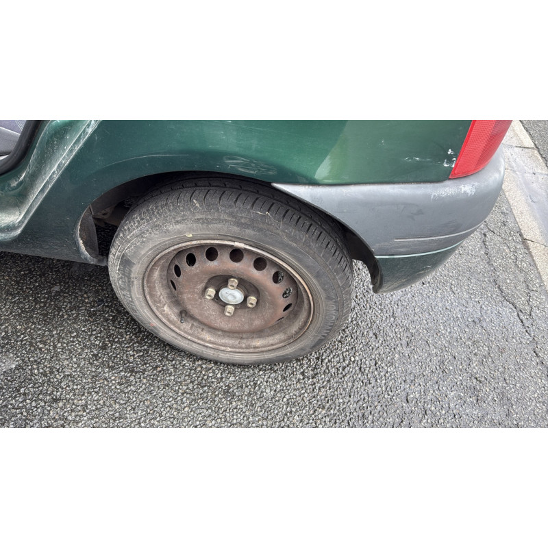 Calandre RENAULT CLIO 2 Photo n°16