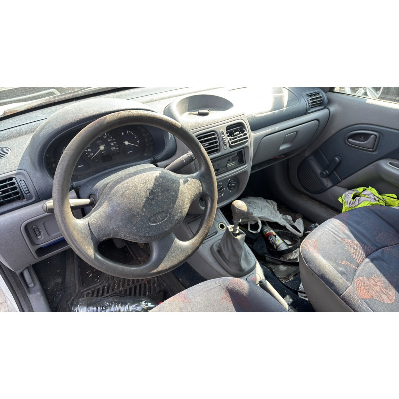 Calandre RENAULT CLIO 2 Photo n°16