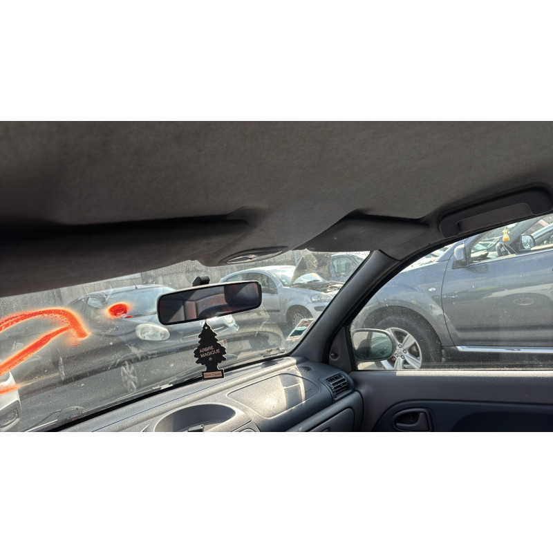 Calandre RENAULT CLIO 2 Photo n°17