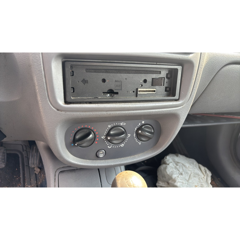 Calandre RENAULT CLIO 2 Photo n°18