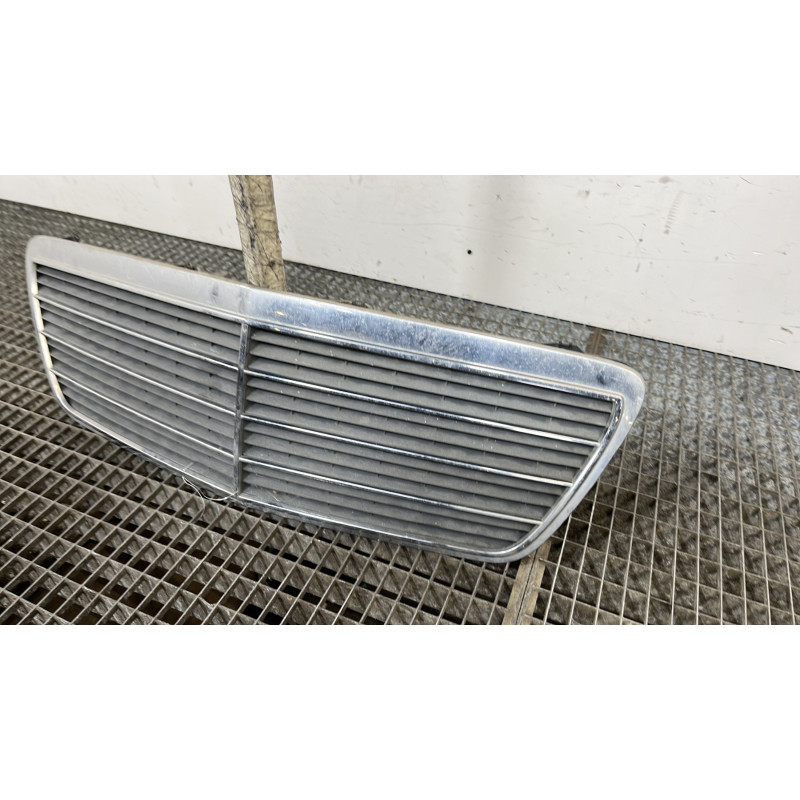 Calandre MERCEDES CLASSE E 210 Photo n°3
