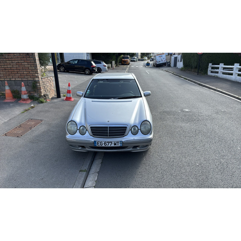Calandre MERCEDES CLASSE E 210 Photo n°5
