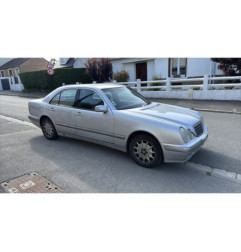 Calandre MERCEDES CLASSE E 210