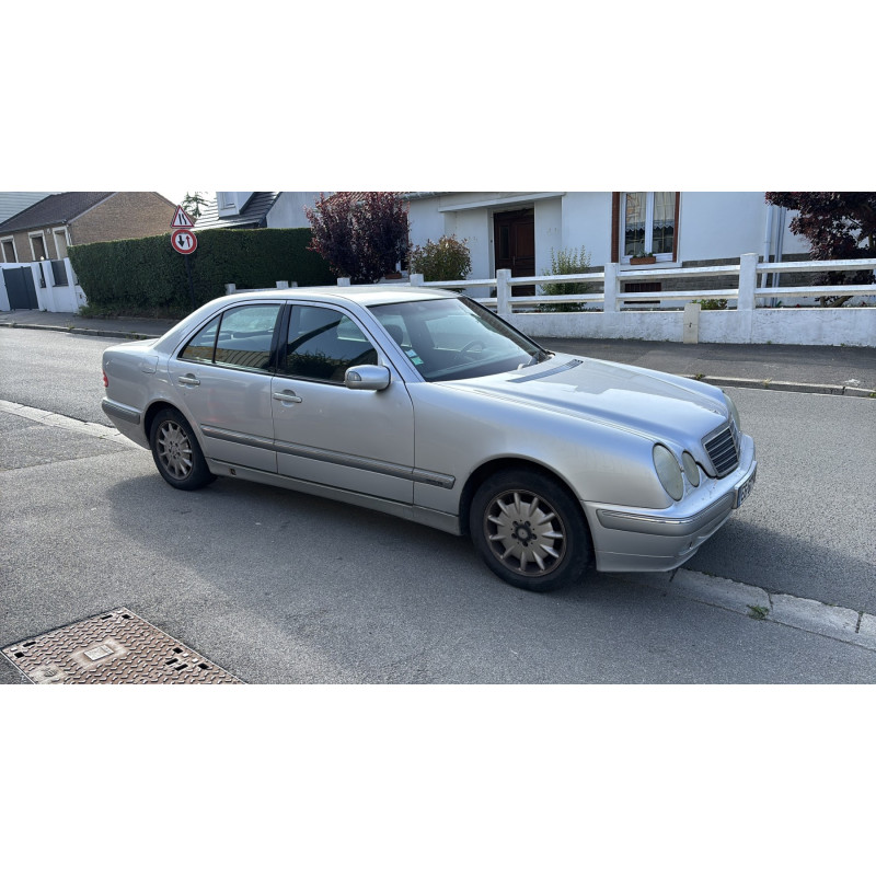 Calandre MERCEDES CLASSE E 210 Photo n°6