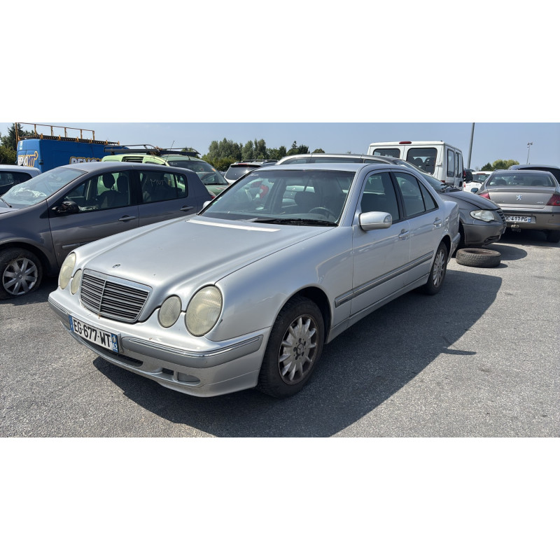 Calandre MERCEDES CLASSE E 210 Photo n°14