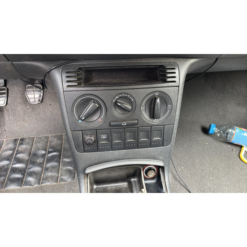 Calandre VOLKSWAGEN POLO 3 Photo n°13