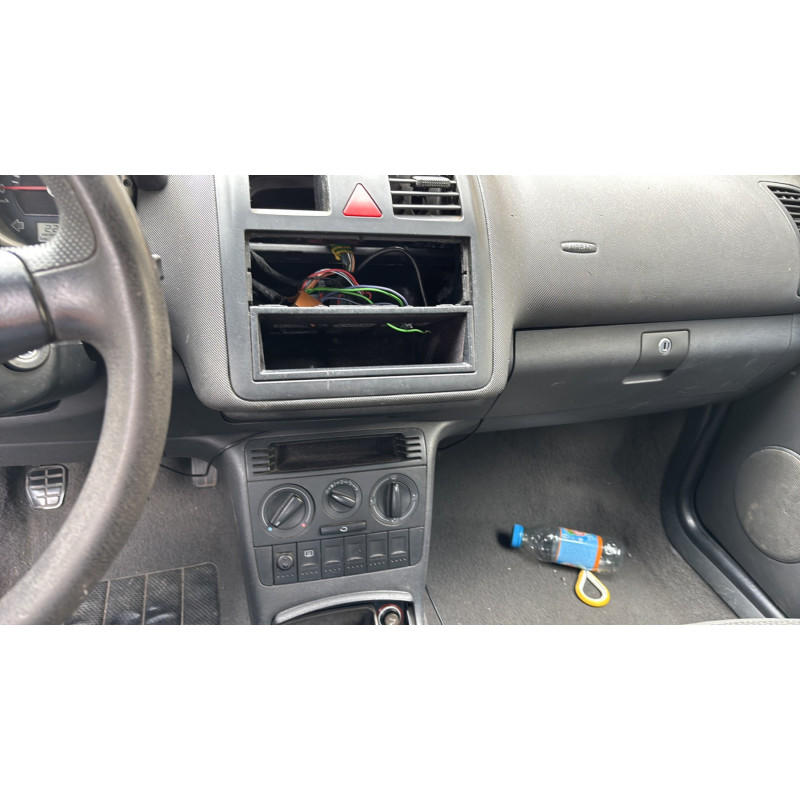 Calandre VOLKSWAGEN POLO 3 Photo n°15