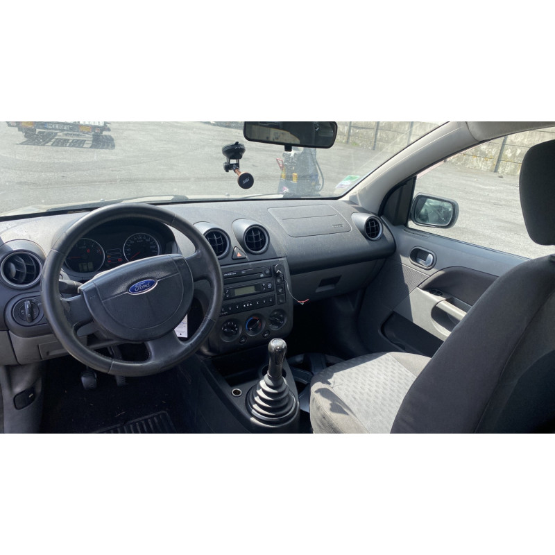 Calandre FORD FIESTA 5 Photo n°19