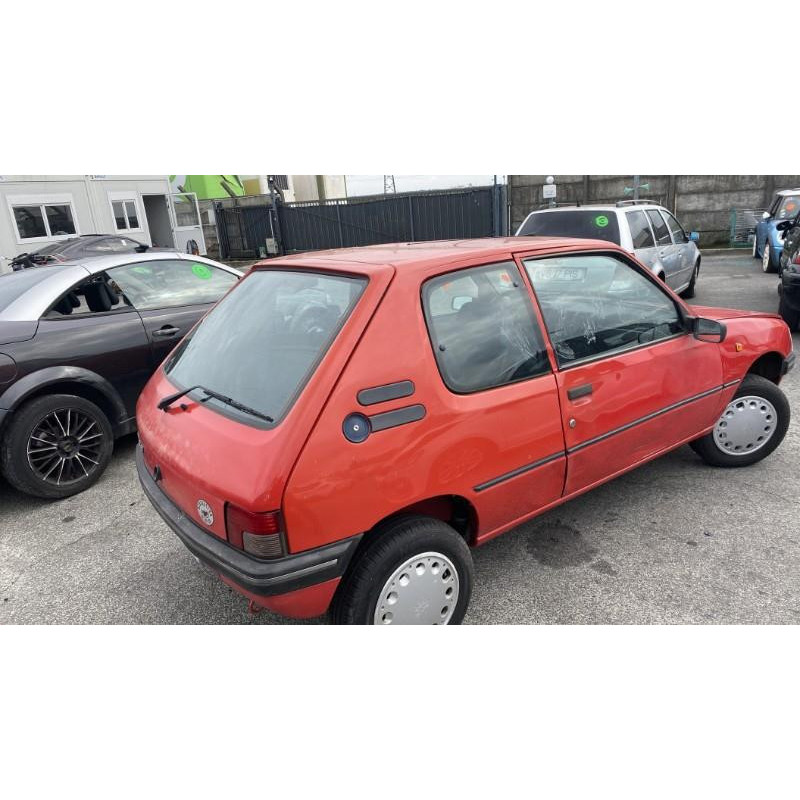 Calandre PEUGEOT 205 Photo n°9