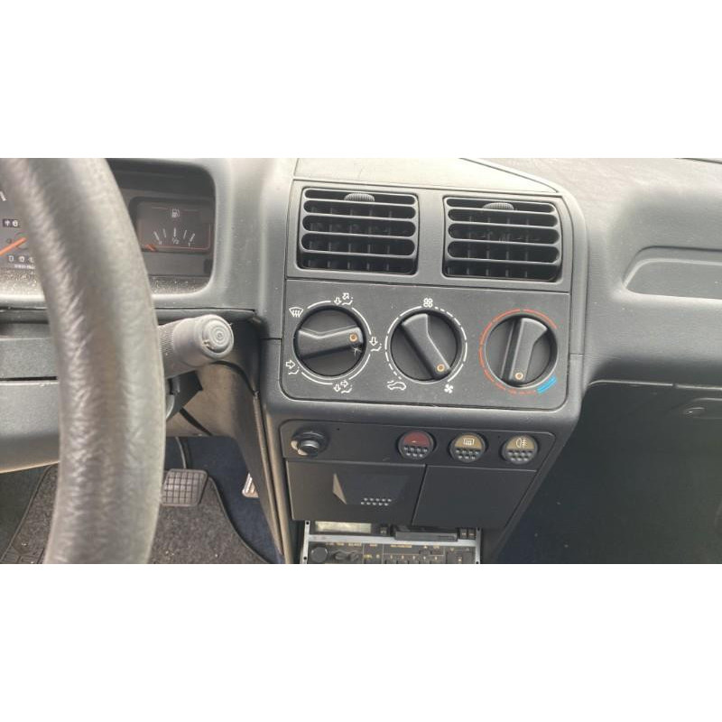 Calandre PEUGEOT 205 Photo n°14