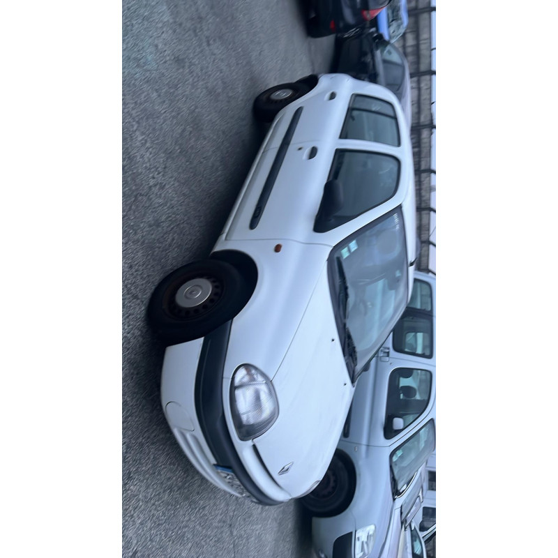 Calandre RENAULT CLIO 2 Photo n°15