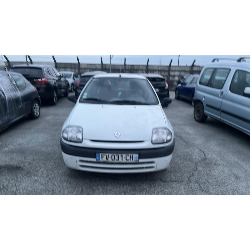 Calandre RENAULT CLIO 2 Photo n°17