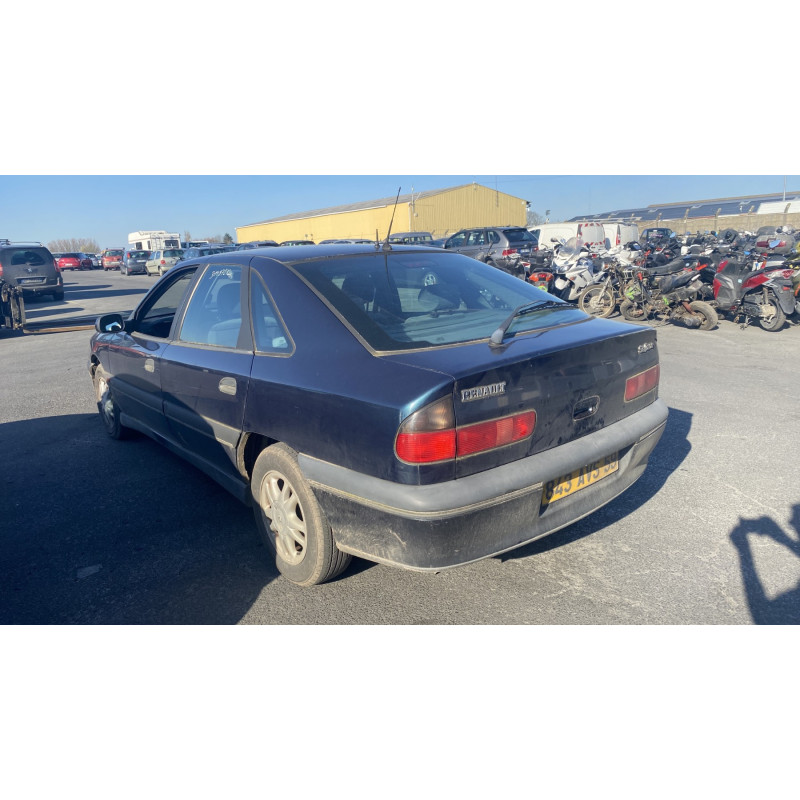Calandre RENAULT SAFRANE Photo n°8
