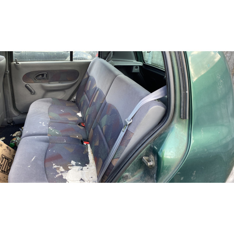 Calandre RENAULT CLIO 2 Photo n°17