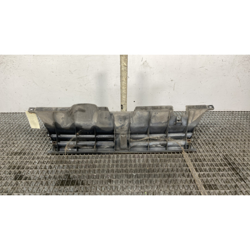 Calandre PEUGEOT 405 Photo n°4