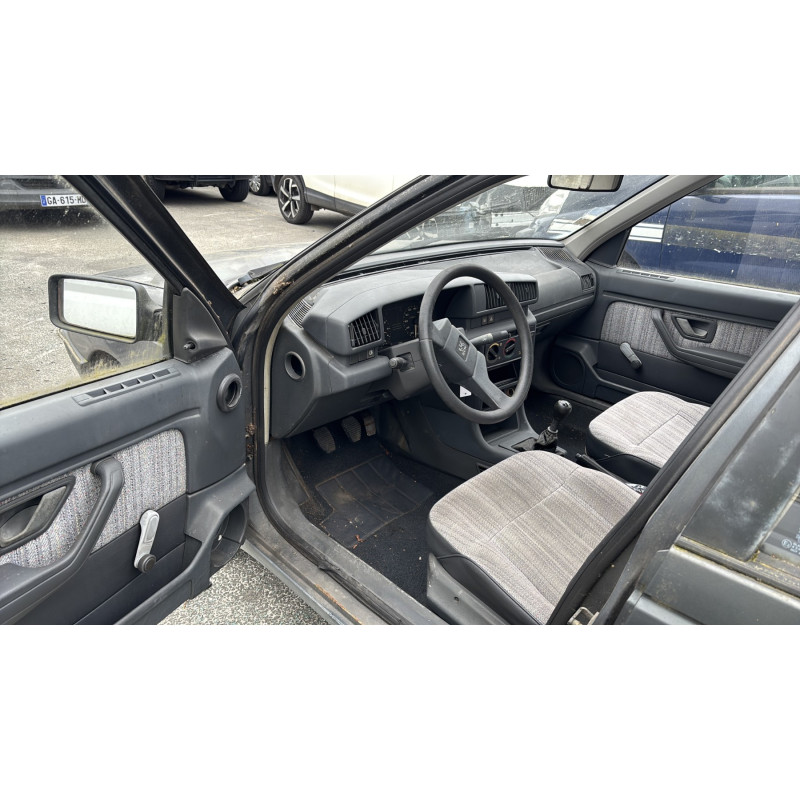 Calandre PEUGEOT 405 Photo n°13