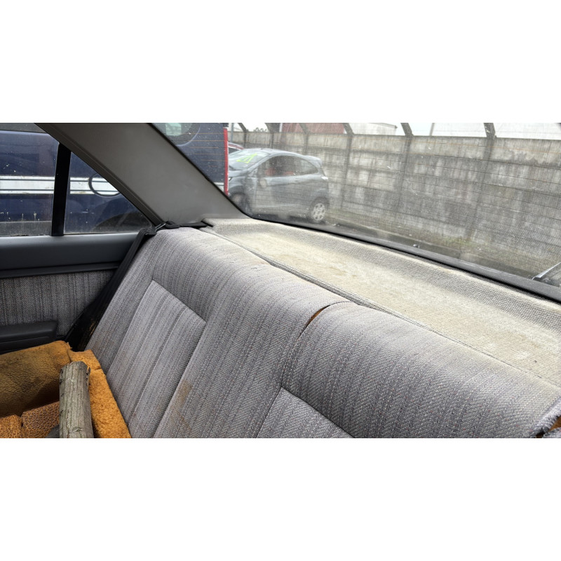 Calandre PEUGEOT 405 Photo n°15