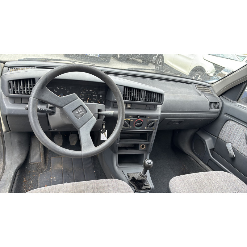Calandre PEUGEOT 405 Photo n°16