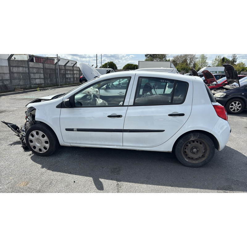 Feu arriere principal gauche (feux) RENAULT CLIO 3 Photo n°9