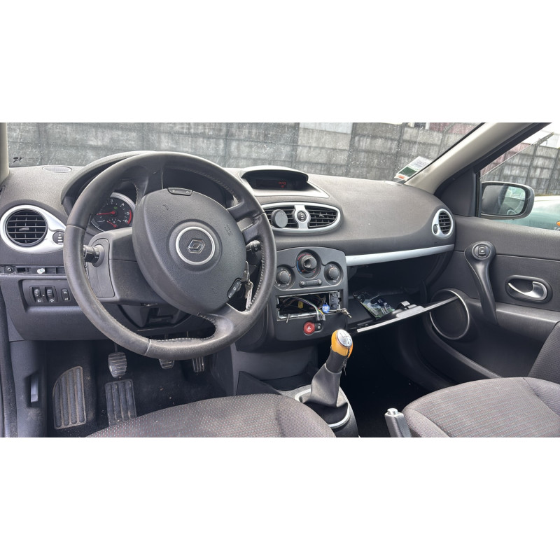 Feu arriere principal droit (feux) RENAULT CLIO 3 Photo n°19
