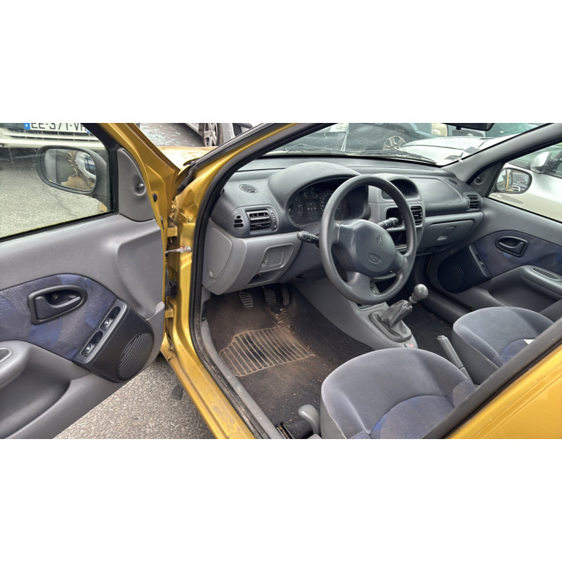 Calandre RENAULT CLIO 2 Photo n°14