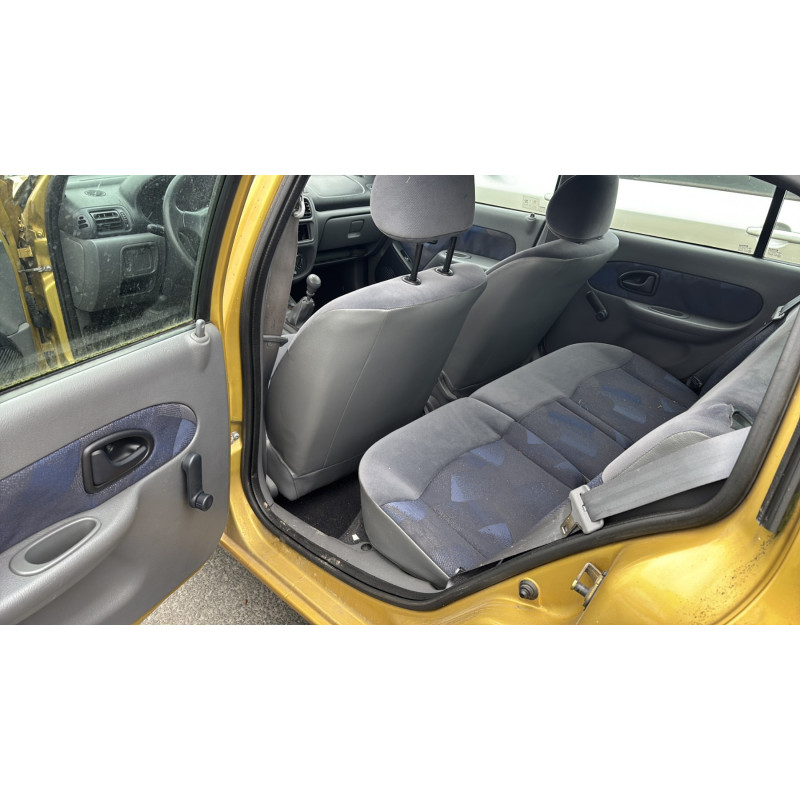 Calandre RENAULT CLIO 2 Photo n°15