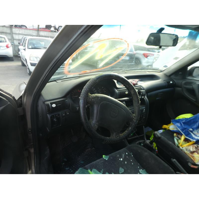 Calandre OPEL ASTRA F Photo n°5