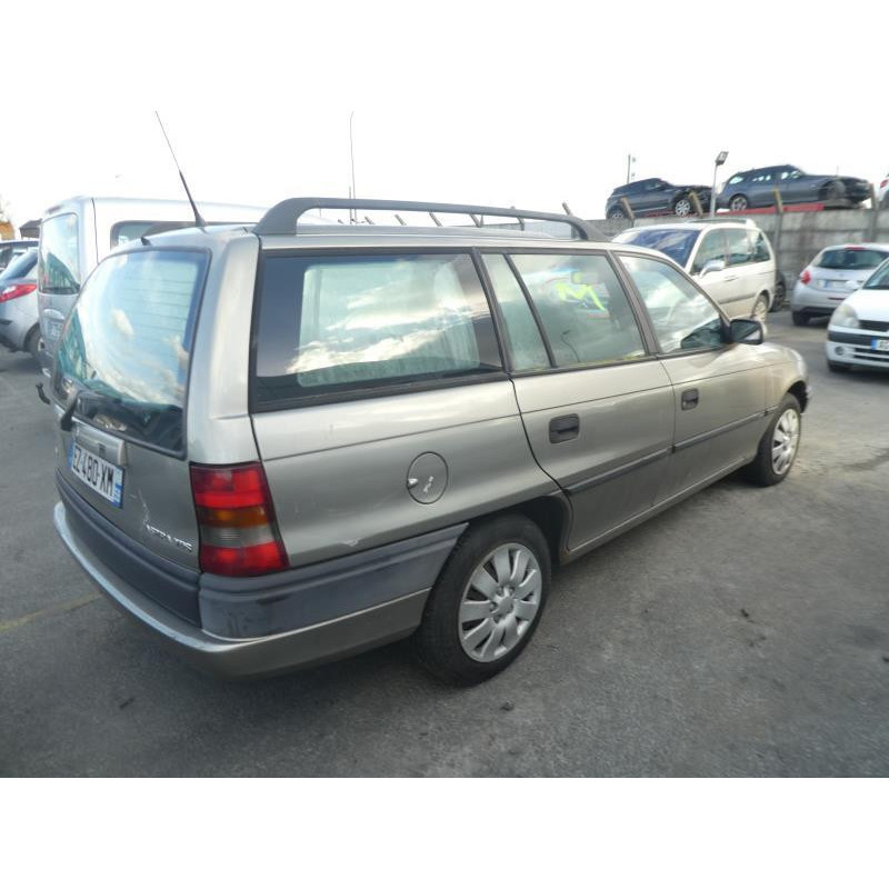 Calandre OPEL ASTRA F Photo n°9