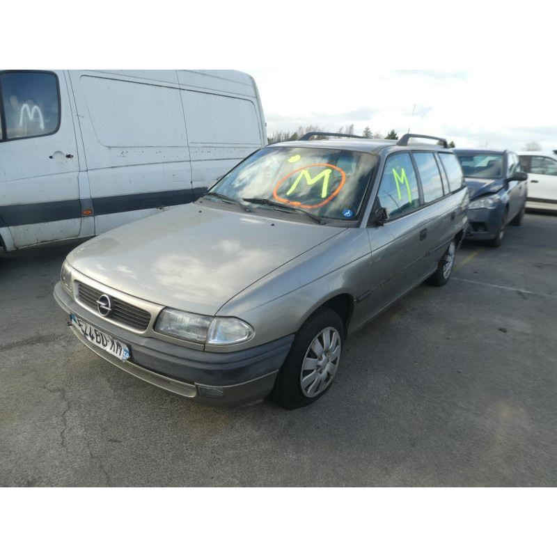 Calandre OPEL ASTRA F Photo n°10