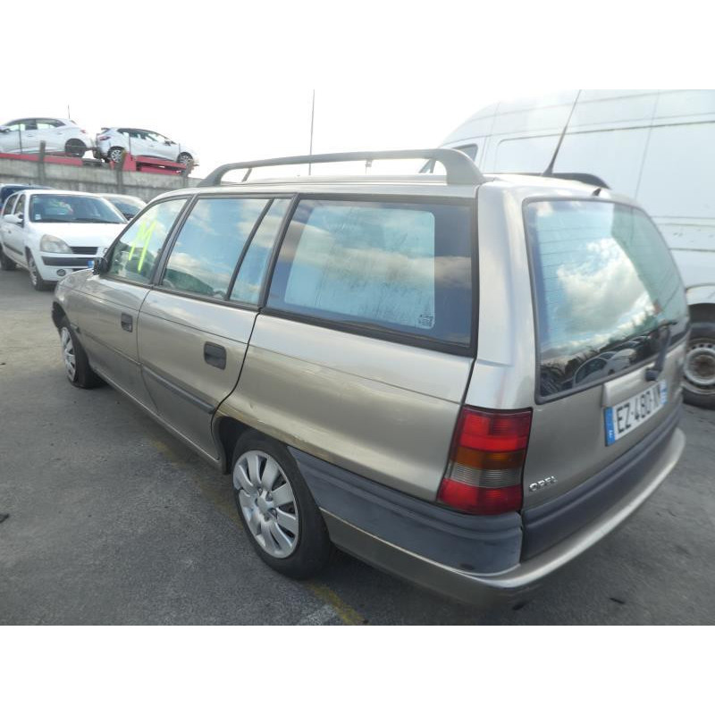 Calandre OPEL ASTRA F Photo n°11