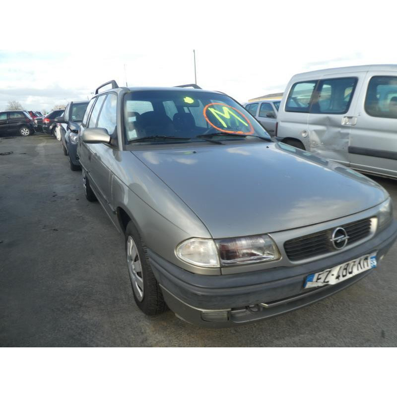 Calandre OPEL ASTRA F Photo n°13