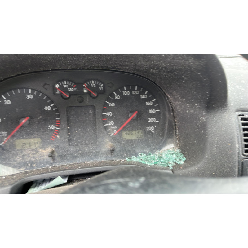 Calandre VOLKSWAGEN GOLF 4 Photo n°3