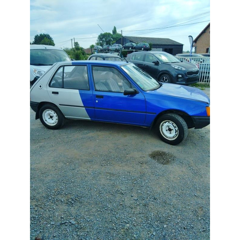 Calandre PEUGEOT 205 Photo n°4