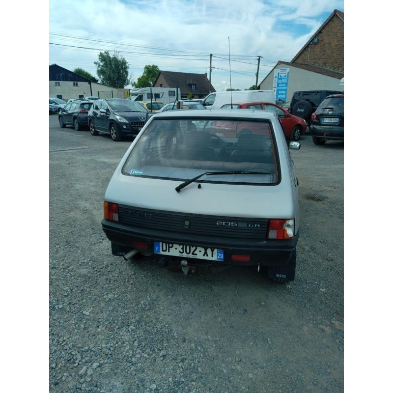 Calandre PEUGEOT 205 Photo n°5