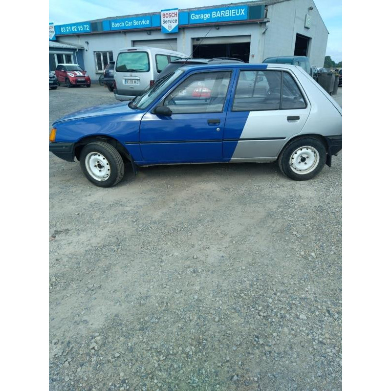 Calandre PEUGEOT 205 Photo n°7