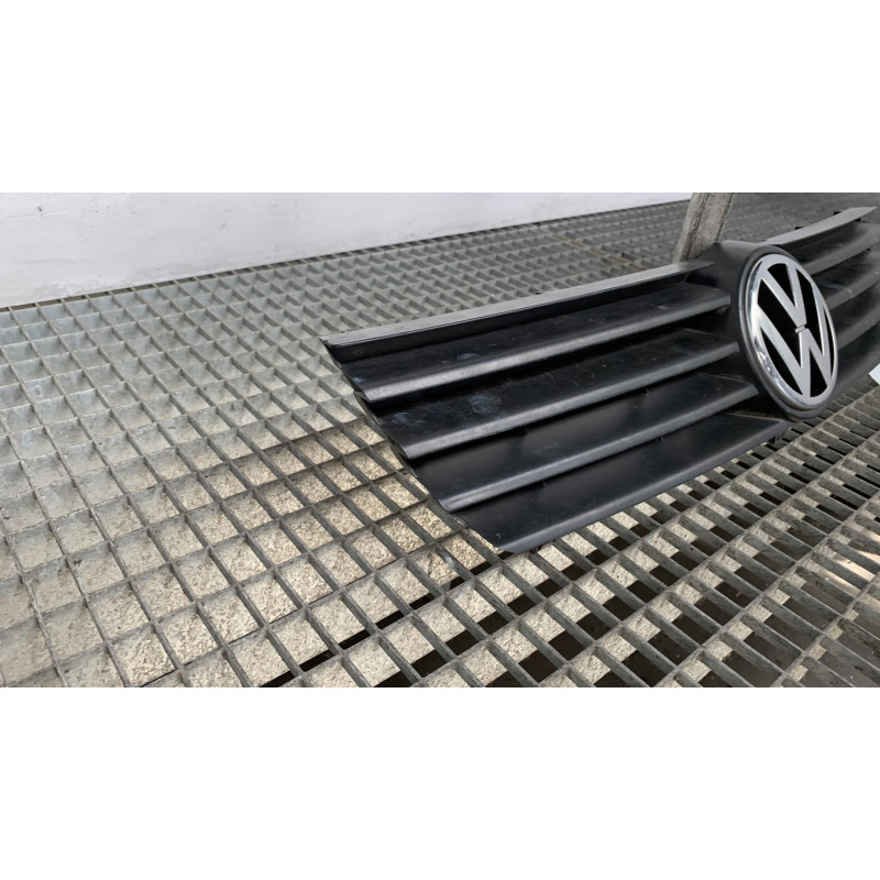 Calandre VOLKSWAGEN POLO 3 Photo n°1
