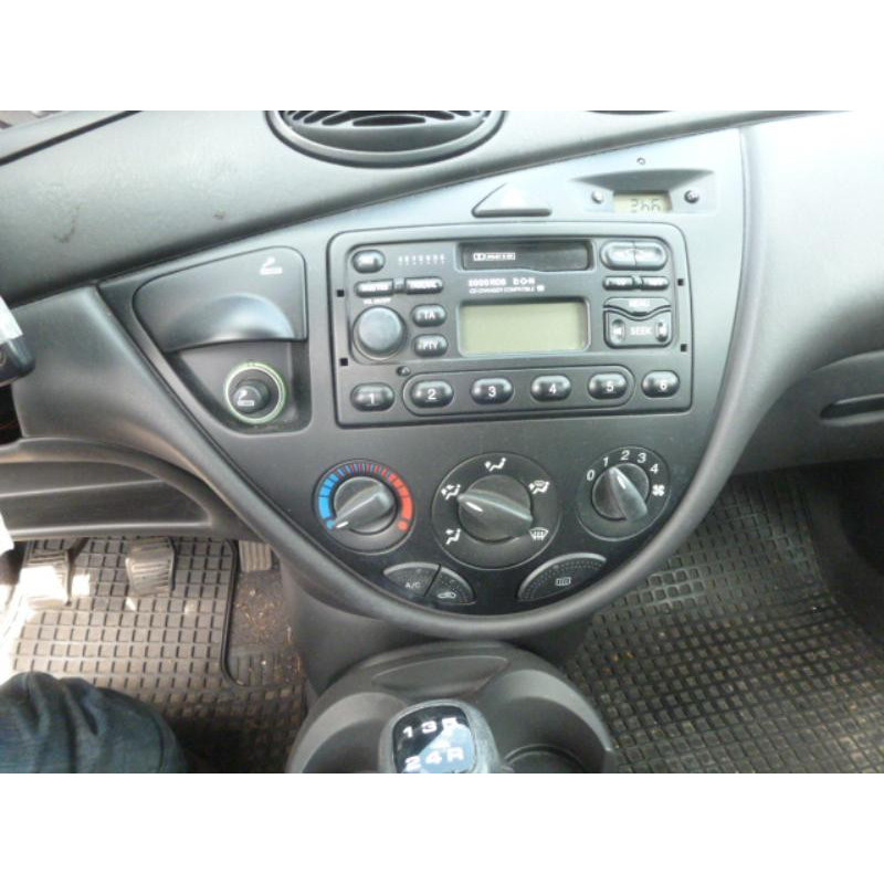 Calandre FORD FOCUS 1 Photo n°10