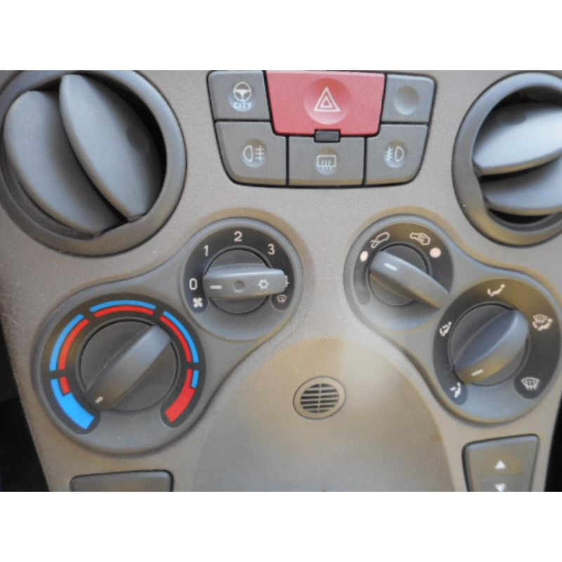 Calandre FIAT PANDA 2 Photo n°15