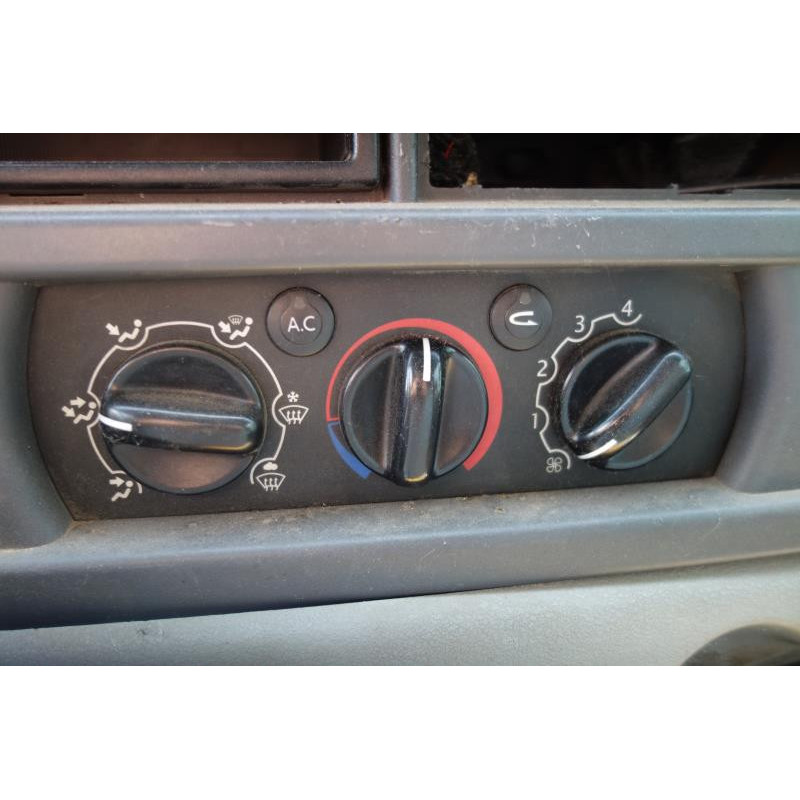 Calandre RENAULT MASTER 2 Photo n°7