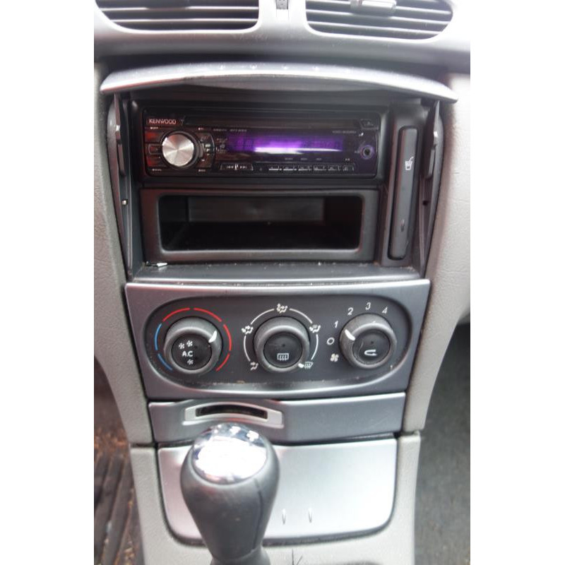 Calandre RENAULT LAGUNA 2 Photo n°9