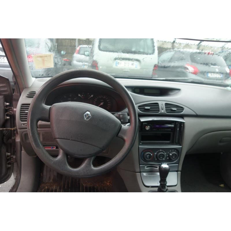 Calandre RENAULT LAGUNA 2 Photo n°12