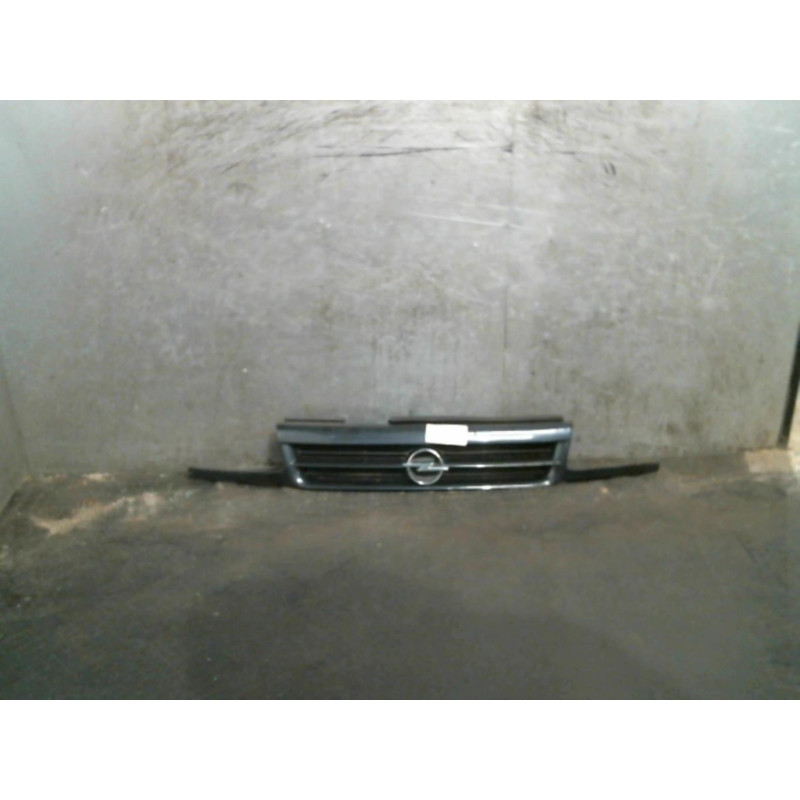 Calandre OPEL ASTRA F Photo n°1
