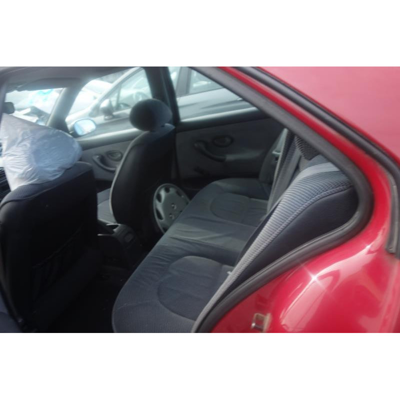 Calandre PEUGEOT 406 Photo n°13